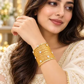 ওয়াইড ওয়্যার কাফ বালা, পুঁতির কিনারা ও ক্রিস্টাল-লুক স্টাডসহ - ছোট ছবি 2