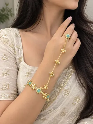 কপার হাতফুল ব্রেসলেট, রঙিন পাথর আর ঘণ্টার চার্মসহ - ছোট ছবি 3