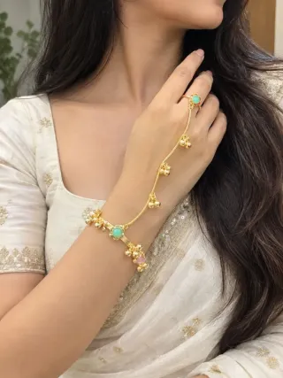 কপার হাতফুল ব্রেসলেট, রঙিন পাথর আর ঘণ্টার চার্মসহ - ছোট ছবি 4