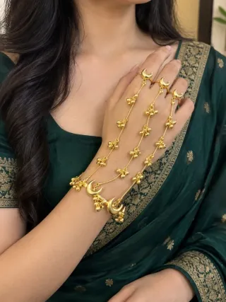 তিনটি আংটি ও অর্ধচন্দ্র স্ট্র্যাপের কপার হাতফুল - ছোট ছবি 4